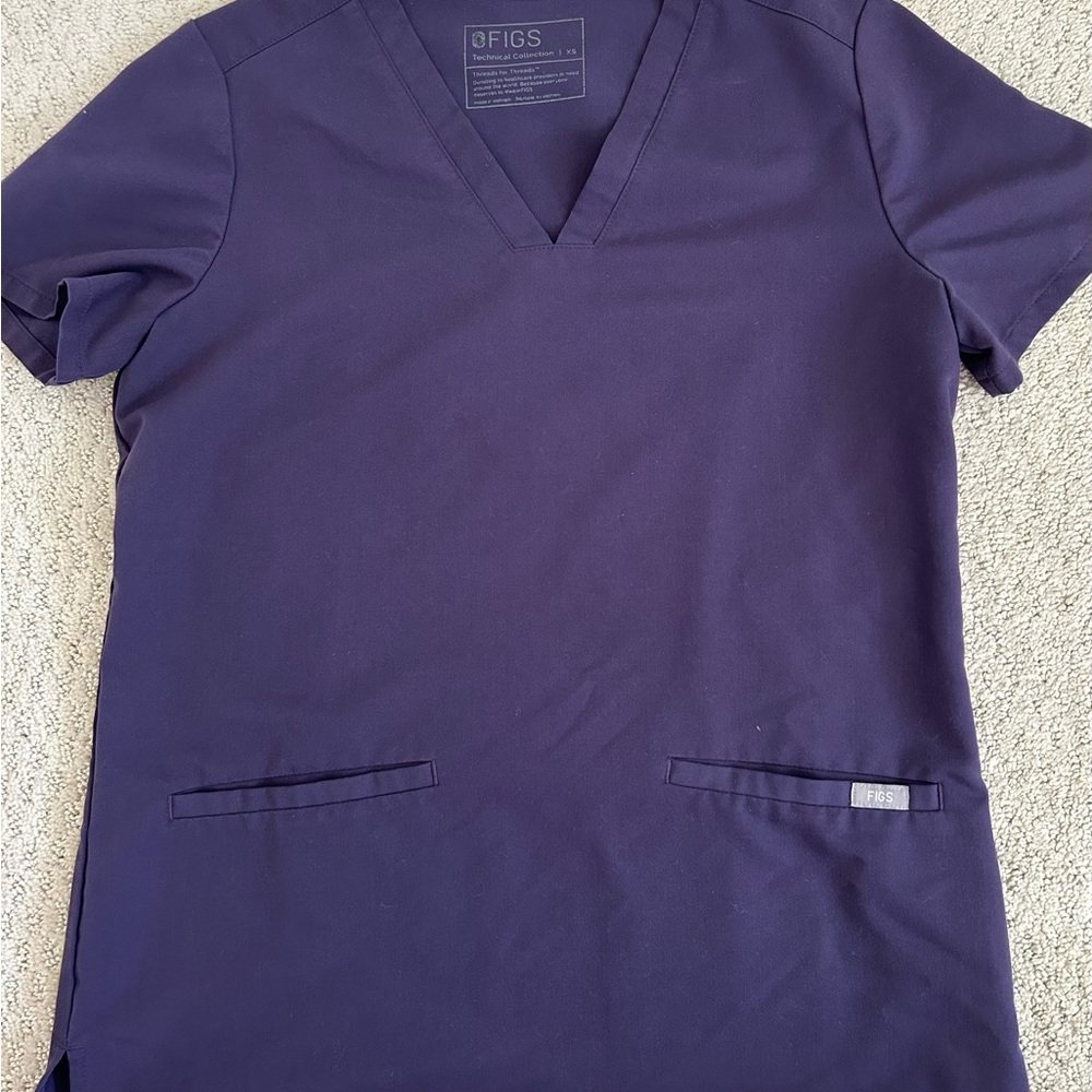 💜 FIGS XS Casma Top in Purple Shadow 💜